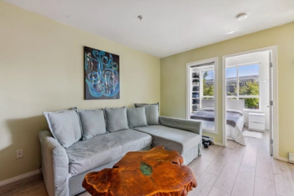 202 3939 Hastings Street, Burnaby, BC, Burnaby — Apartment/Condo for sale