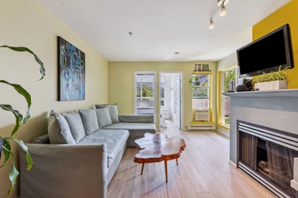 202 3939 Hastings Street, Burnaby, BC, Burnaby — Apartment/Condo for sale