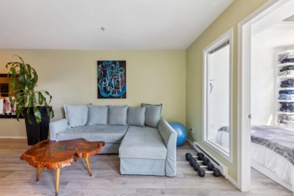 202 3939 Hastings Street, Burnaby, BC, Burnaby — Apartment/Condo for sale