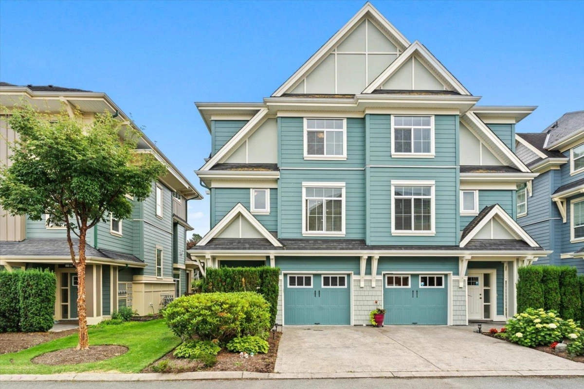 Exterior Front Photo of 34 45290 Soowahlie Crescent, Chilliwack, BC