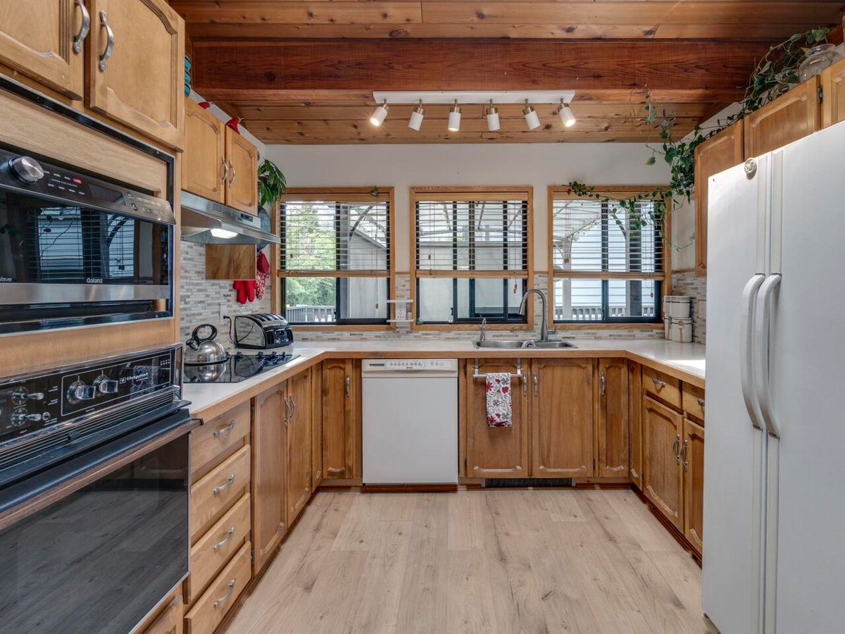 Breakfast Nook Photo of 2111 Mamquam Road, Squamish, BC