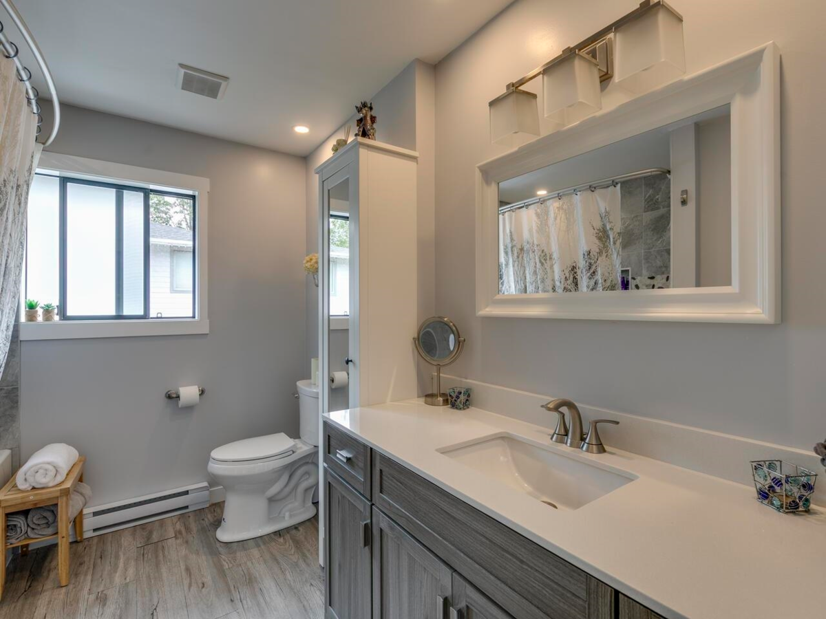 Entry Foyer Photo of 2111 Mamquam Road, Squamish, BC
