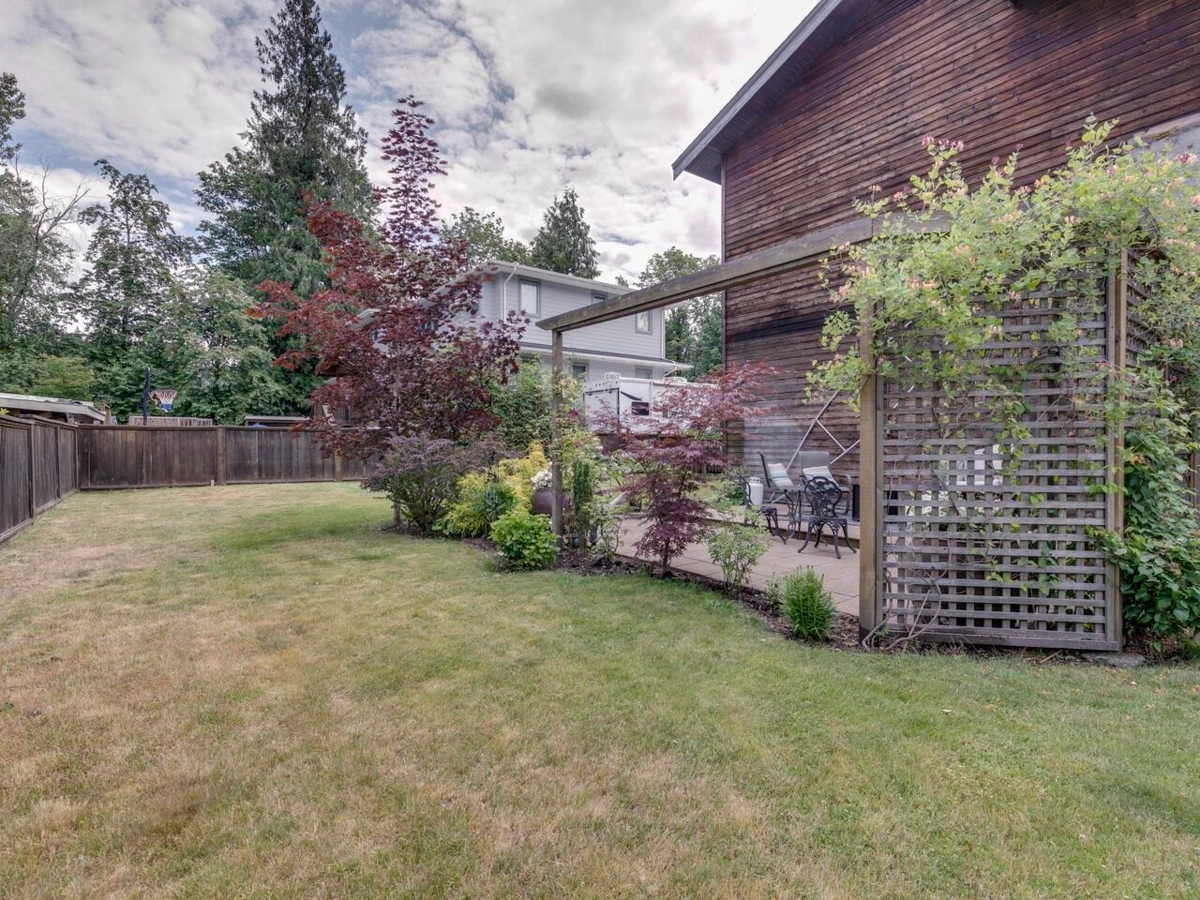 Guest Bathroom Photo of 2111 Mamquam Road, Squamish, BC
