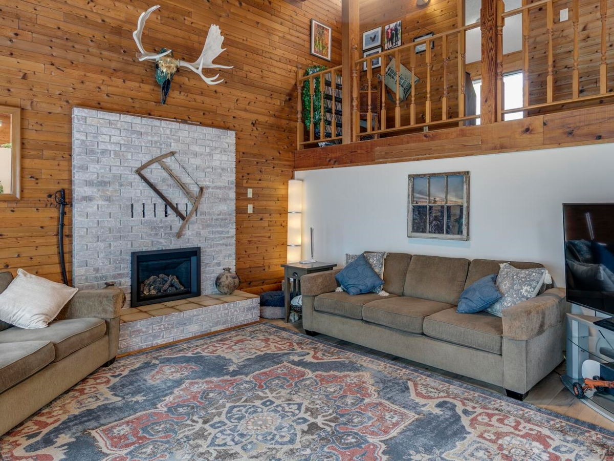 Kitchen Photo of 2111 Mamquam Road, Squamish, BC