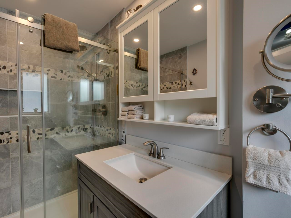 Laundry Room Photo of 2111 Mamquam Road, Squamish, BC