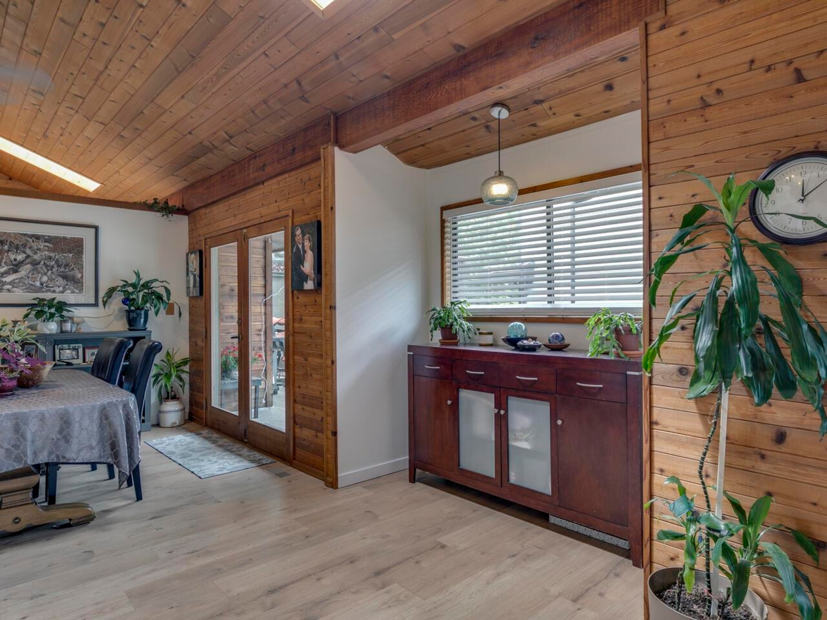 Living Room Photo of 2111 Mamquam Road, Squamish, BC