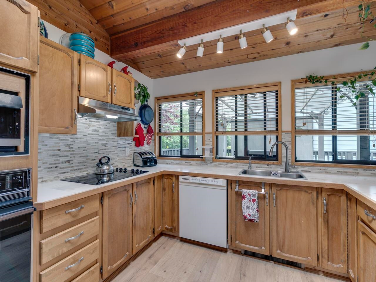 Pantry Photo of 2111 Mamquam Road, Squamish, BC