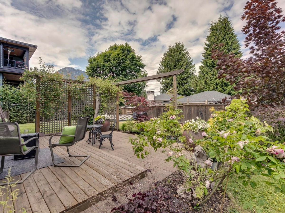 Powder Room Photo of 2111 Mamquam Road, Squamish, BC