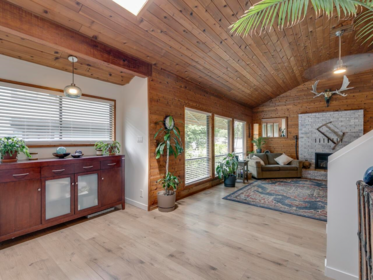 2111 Mamquam Road, Squamish, BC, Squamish — Single Family Residence for sale