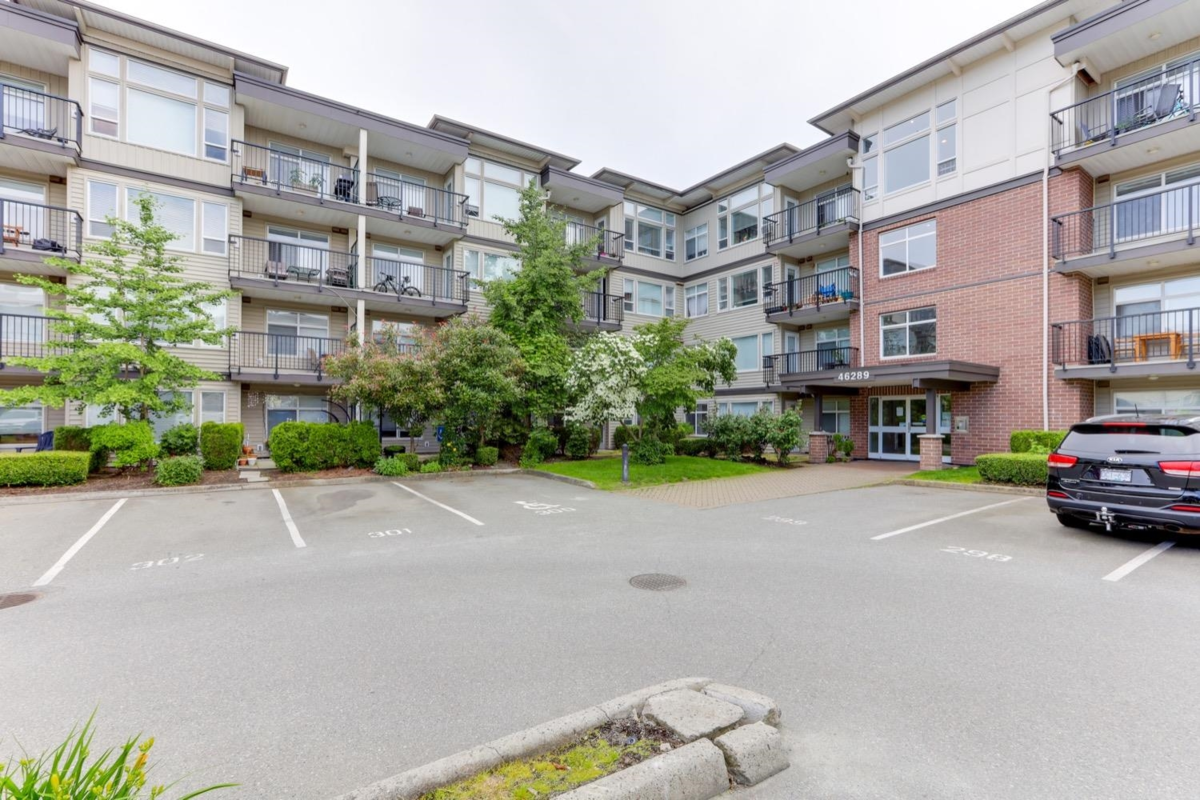 Staircase Photo of 102 46289 Yale Road, Chilliwack, BC