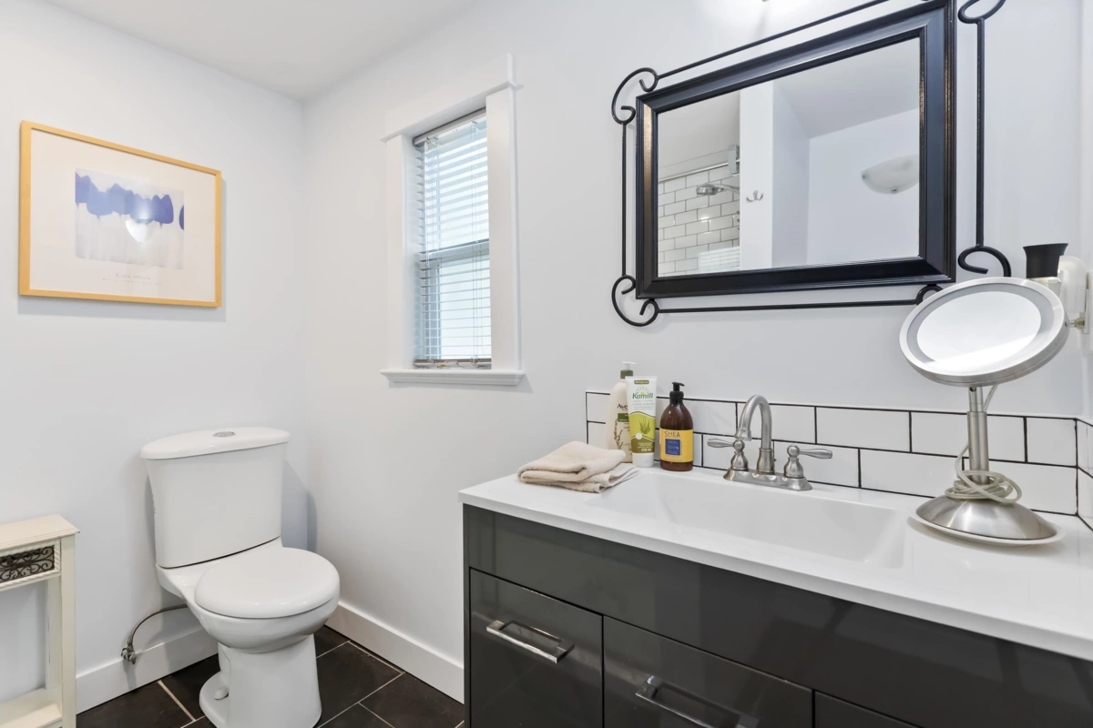 Entry Foyer Photo of 111 43201 Lougheed Highway, Mission, BC