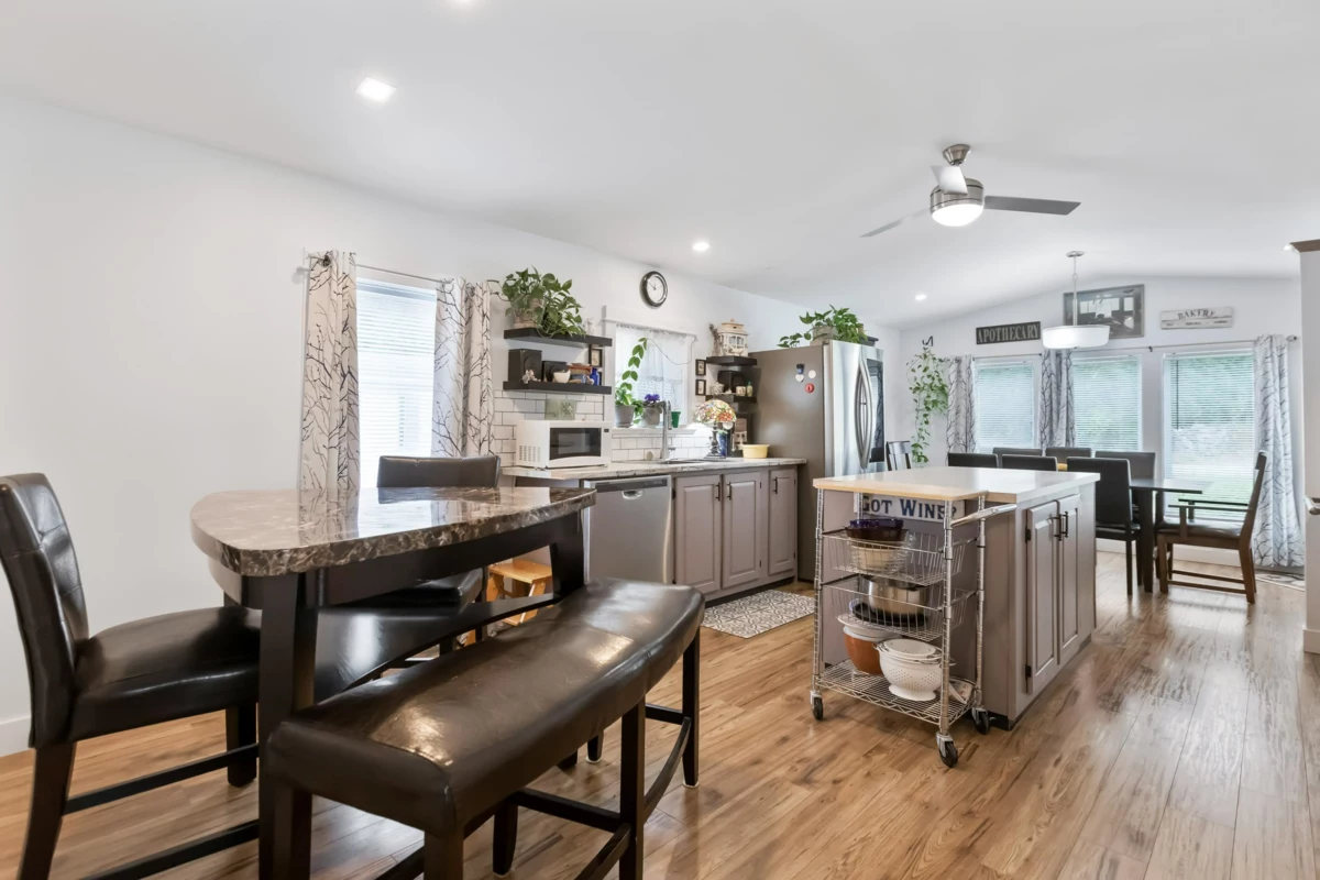 Walk-In Closet Photo of 111 43201 Lougheed Highway, Mission, BC