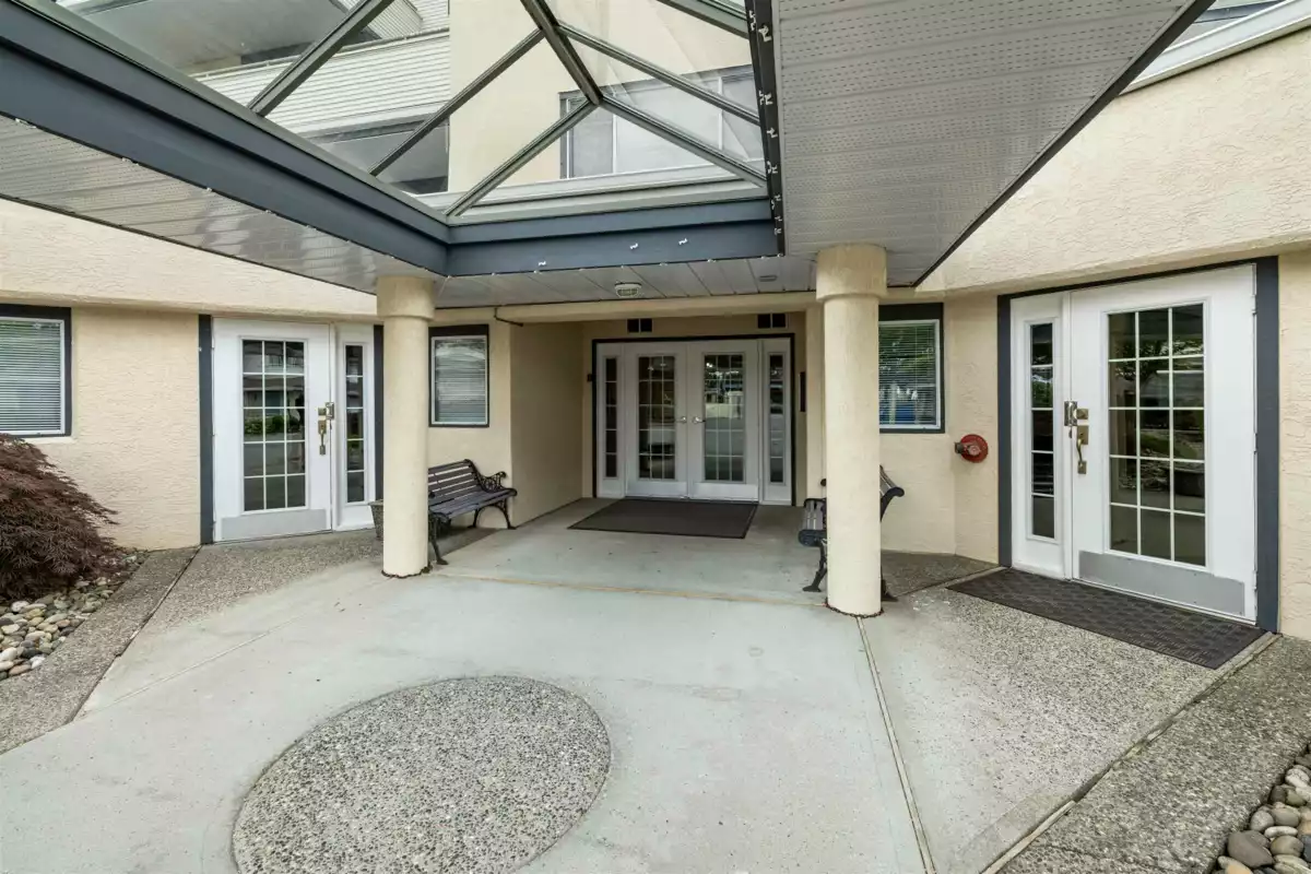 Dining Area Photo of 303 19645 64 Avenue, Langley, BC