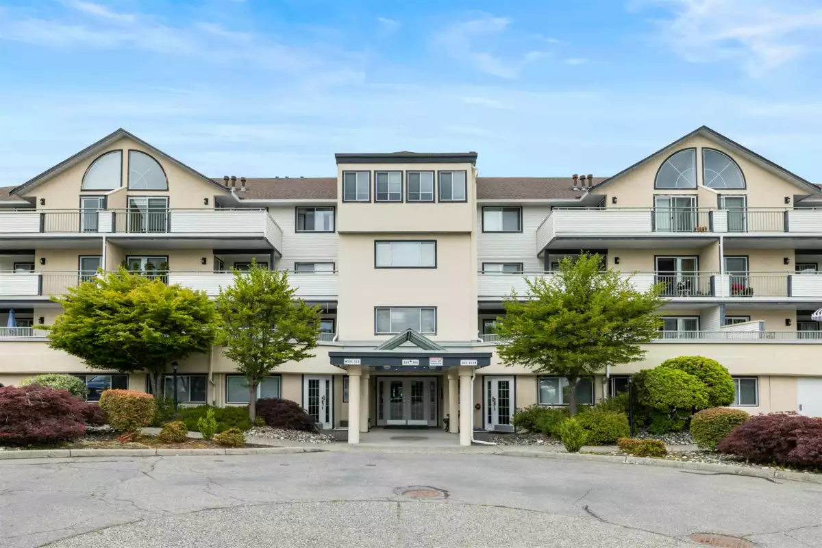 Exterior Front Photo of 303 19645 64 Avenue, Langley, BC