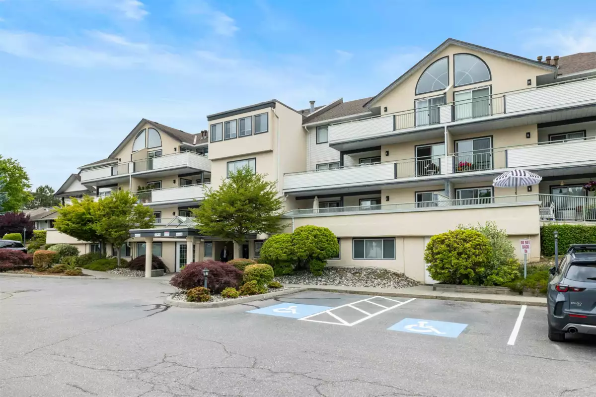 Family Room Photo of 303 19645 64 Avenue, Langley, BC