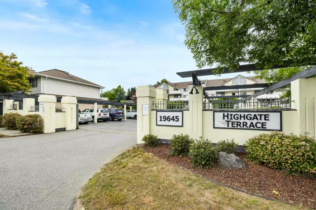 Living Room Photo of 303 19645 64 Avenue, Langley, BC