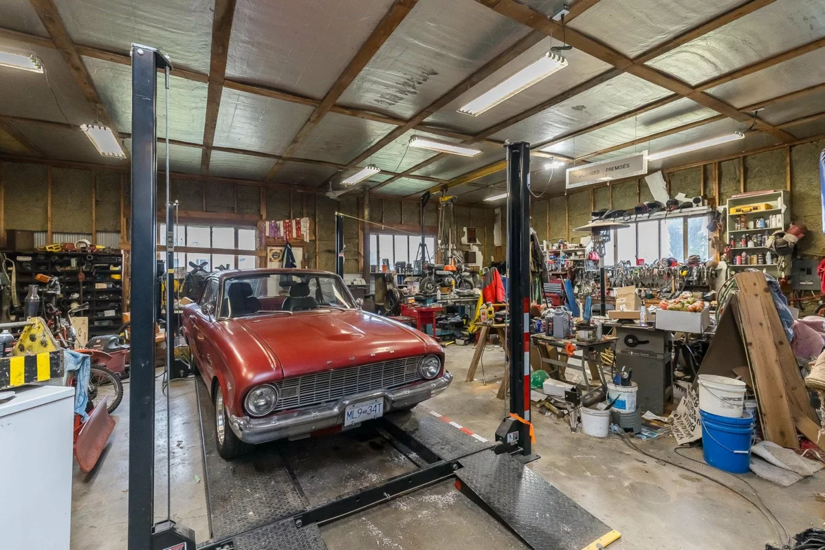 Kitchen Island Photo of 31211 Olund Road, Abbotsford, BC