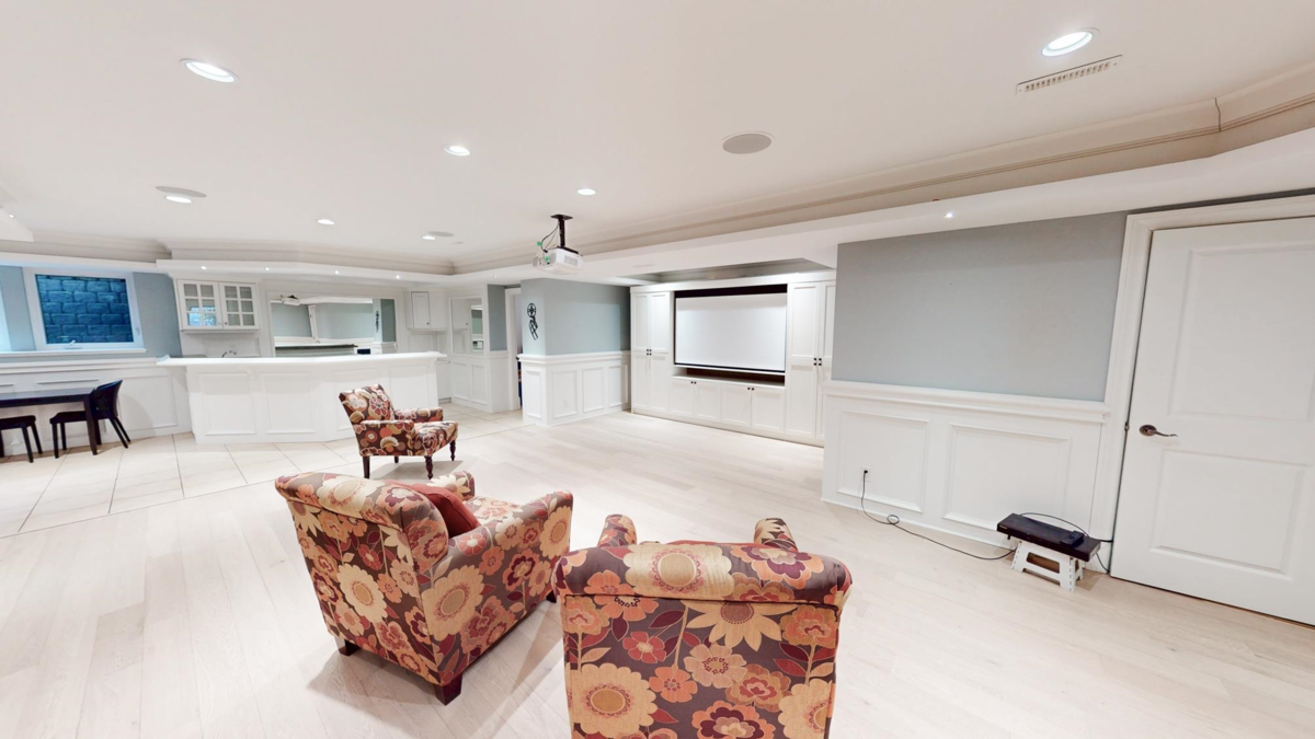 Front Yard Photo of 1121 Cypress Street, White Rock, BC