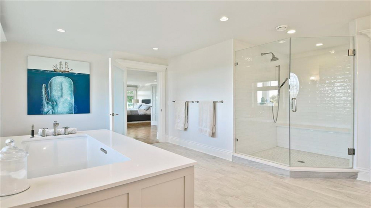 Hallway Photo of 1121 Cypress Street, White Rock, BC