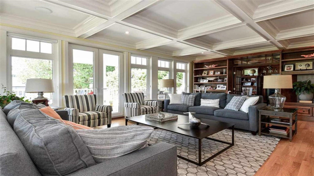 Walk-In Closet Photo of 1121 Cypress Street, White Rock, BC