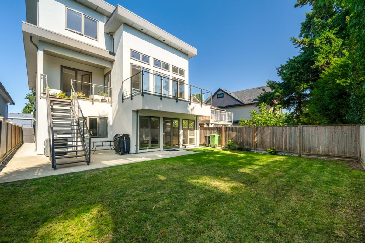Garden / Landscaping Photo of 4380 Lancelot Drive, Richmond, BC