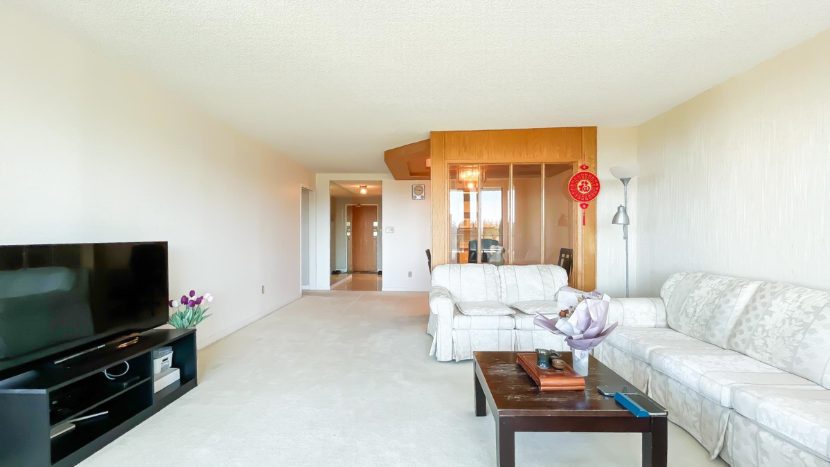 Kitchen Island Photo of 1204 5790 Patterson Avenue, Burnaby, BC