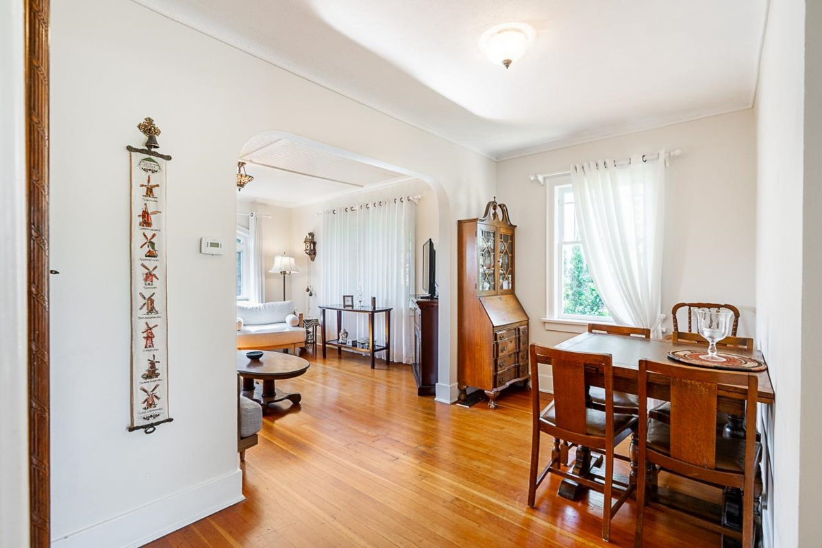Dining Area Photo of 349-351 Cumberland Street, New Westminster, BC