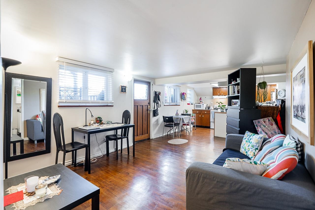 Front Yard Photo of 349-351 Cumberland Street, New Westminster, BC