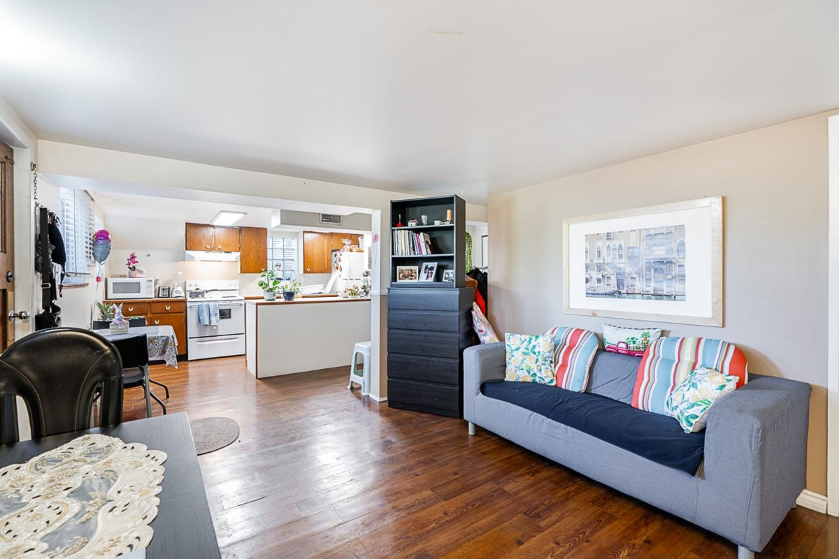 Garage Interior Photo of 349-351 Cumberland Street, New Westminster, BC