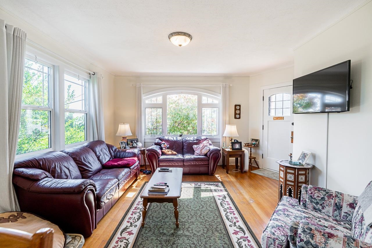 Guest Bathroom Photo of 349-351 Cumberland Street, New Westminster, BC