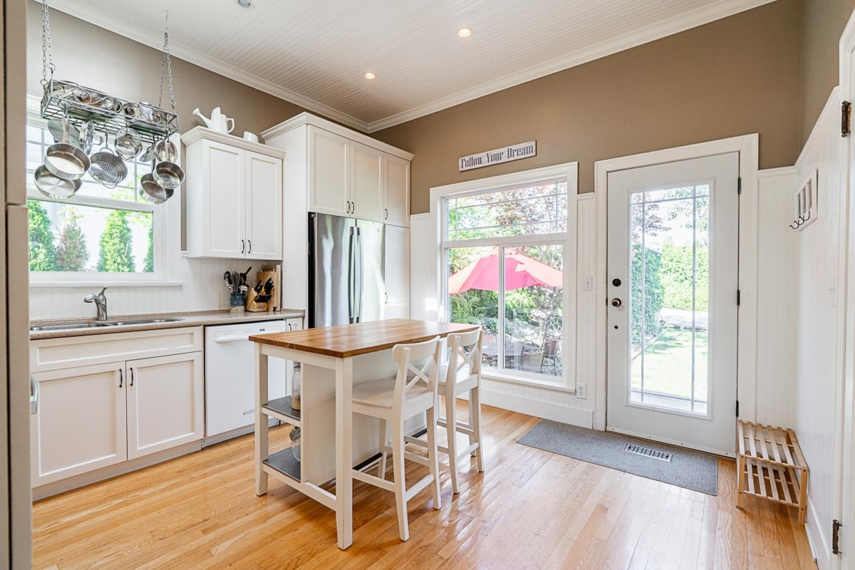 Kitchen Photo of 349-351 Cumberland Street, New Westminster, BC