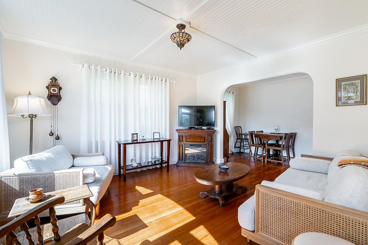 Living Room Photo of 349-351 Cumberland Street, New Westminster, BC