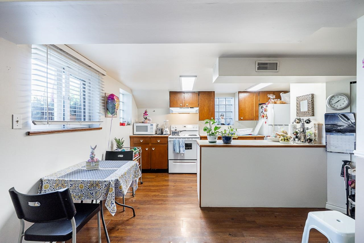 Outdoor Patio Photo of 349-351 Cumberland Street, New Westminster, BC