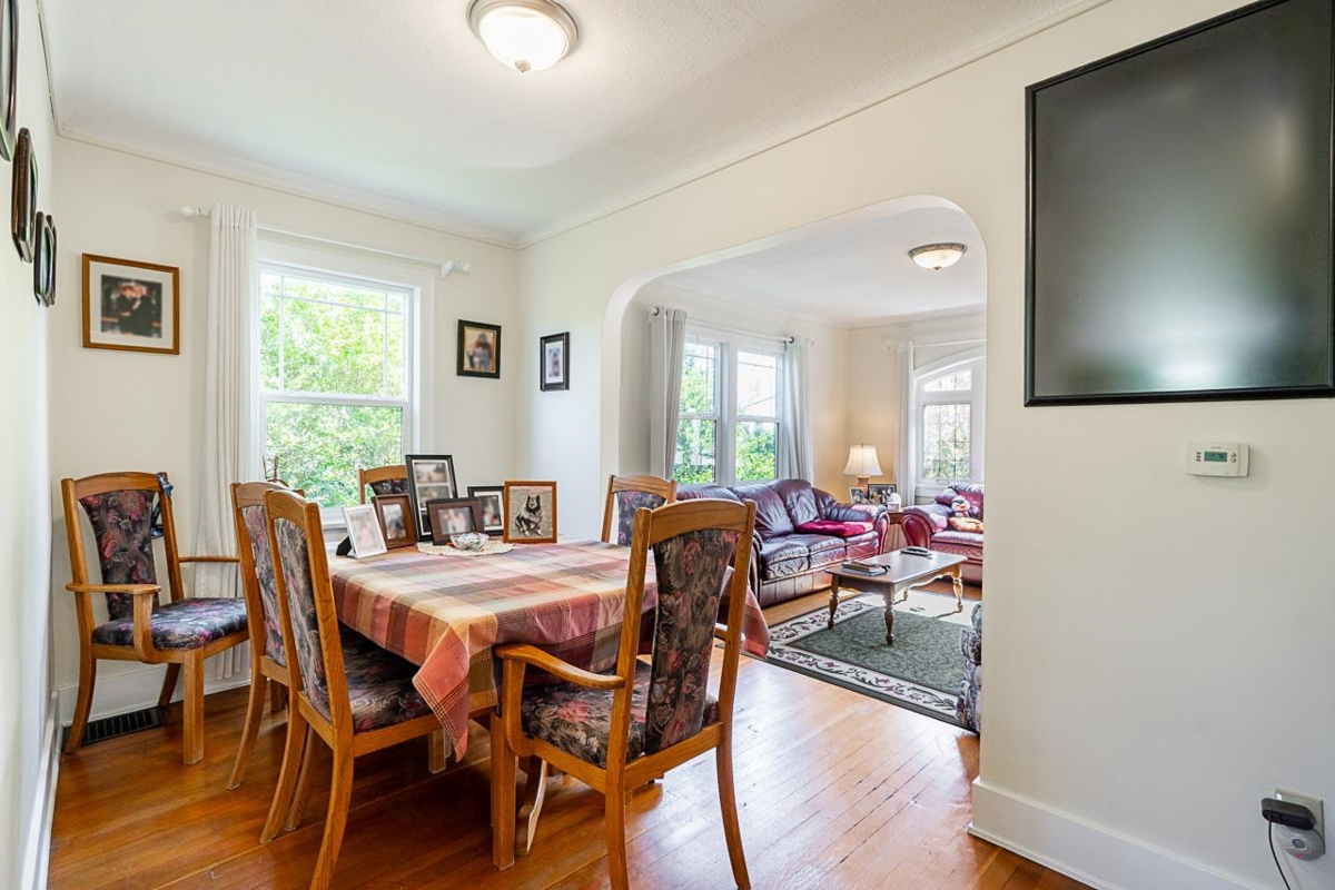 Powder Room Photo of 349-351 Cumberland Street, New Westminster, BC