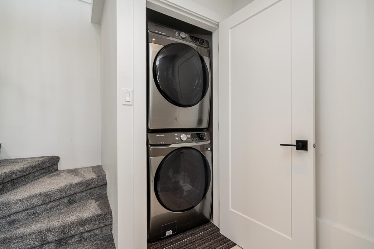 Basement Recreation Room Photo of 17233 60 Avenue, Surrey, BC