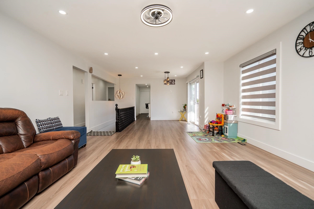 Breakfast Nook Photo of 17233 60 Avenue, Surrey, BC
