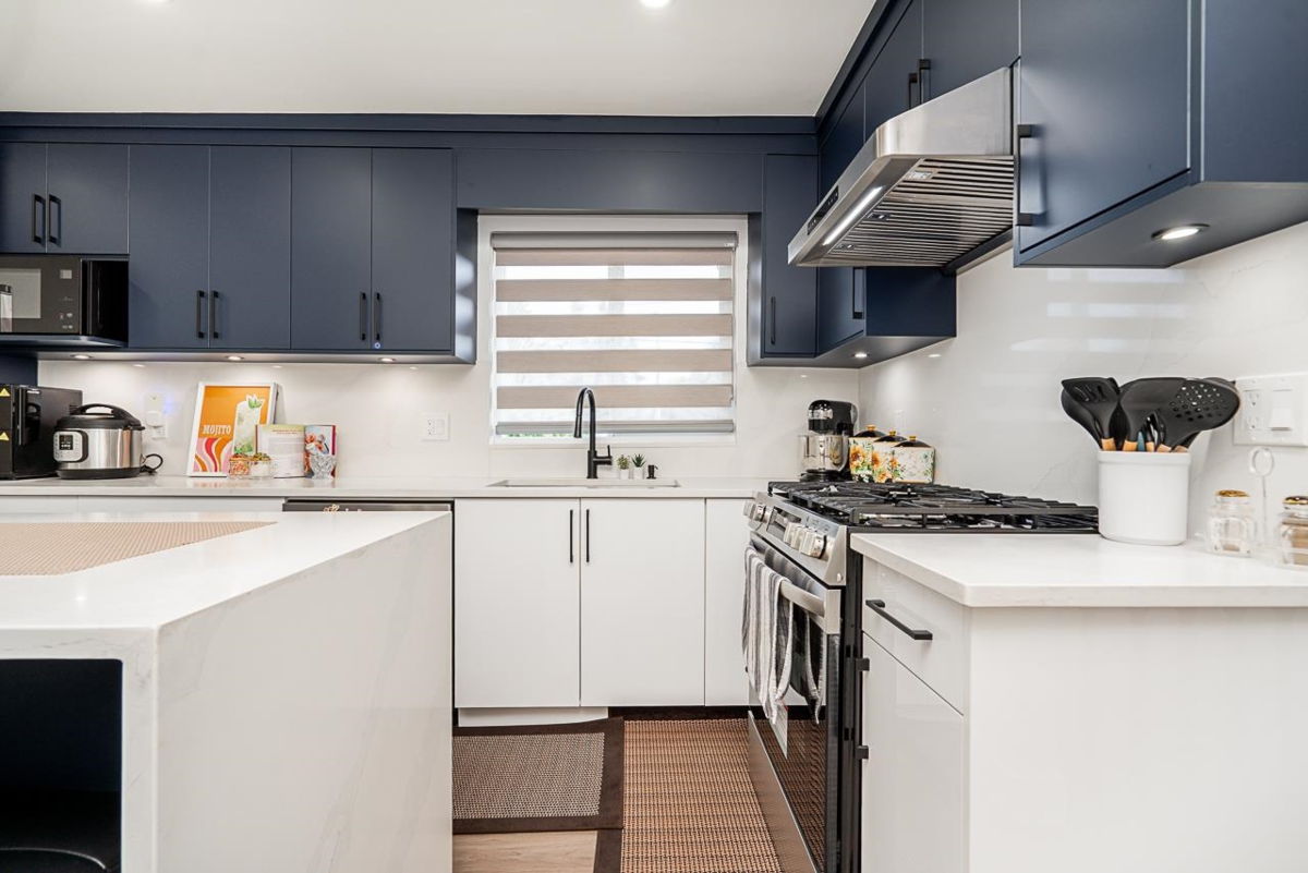 Family Room Photo of 17233 60 Avenue, Surrey, BC