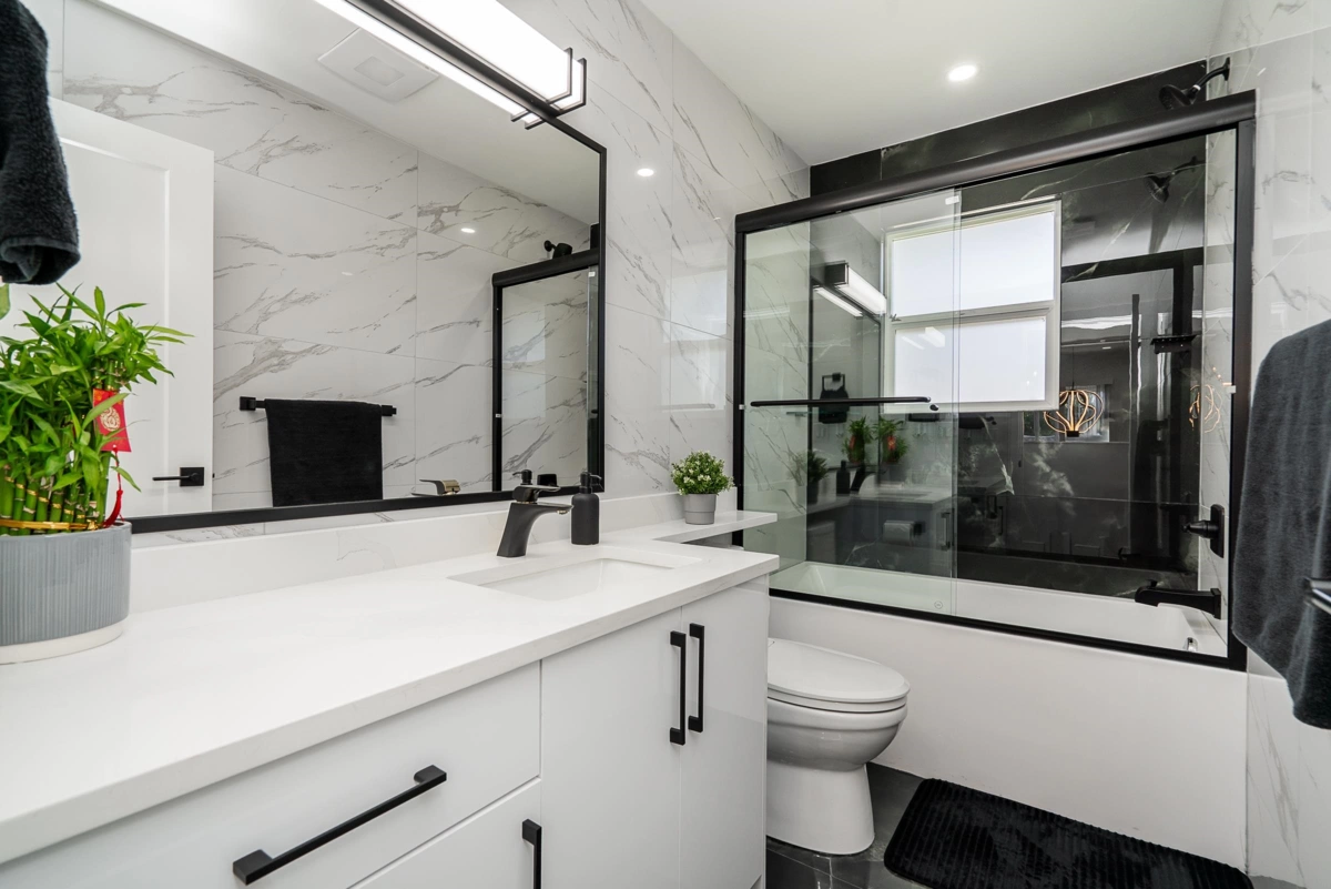 Guest Bathroom Photo of 17233 60 Avenue, Surrey, BC
