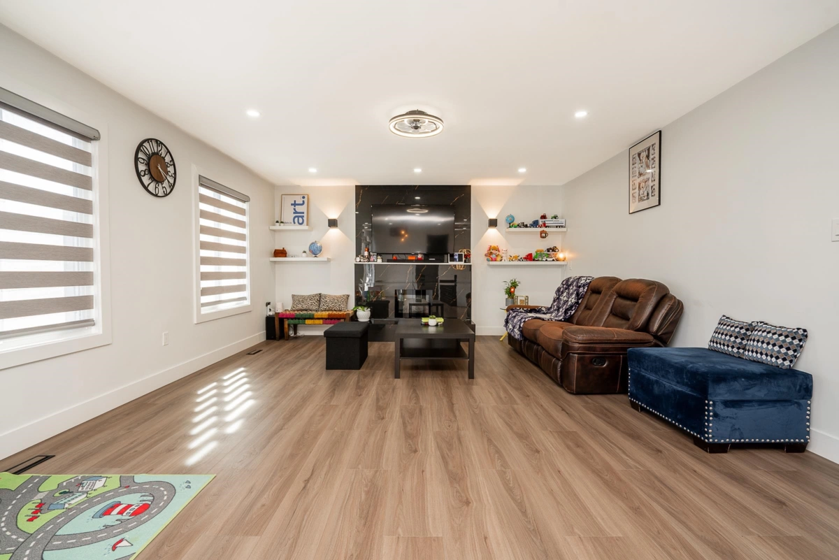 Kitchen Island Photo of 17233 60 Avenue, Surrey, BC