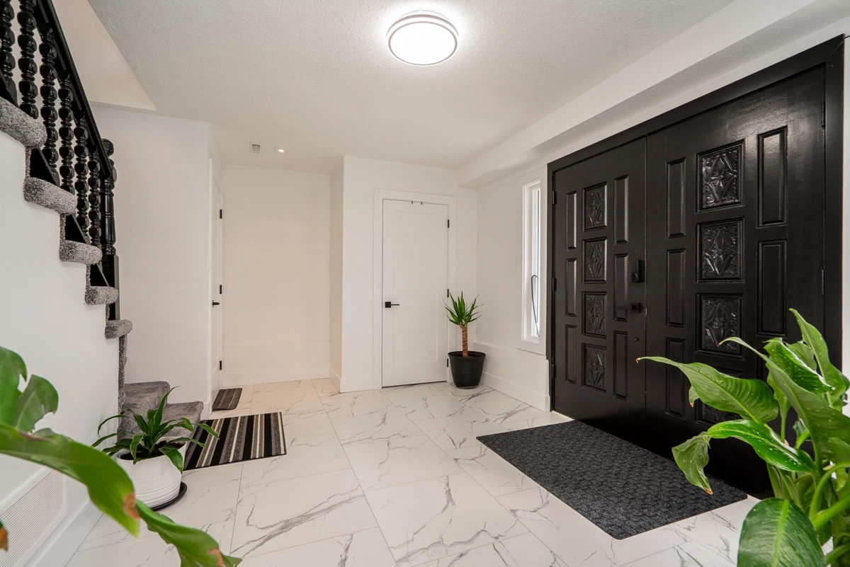 Kitchen Photo of 17233 60 Avenue, Surrey, BC