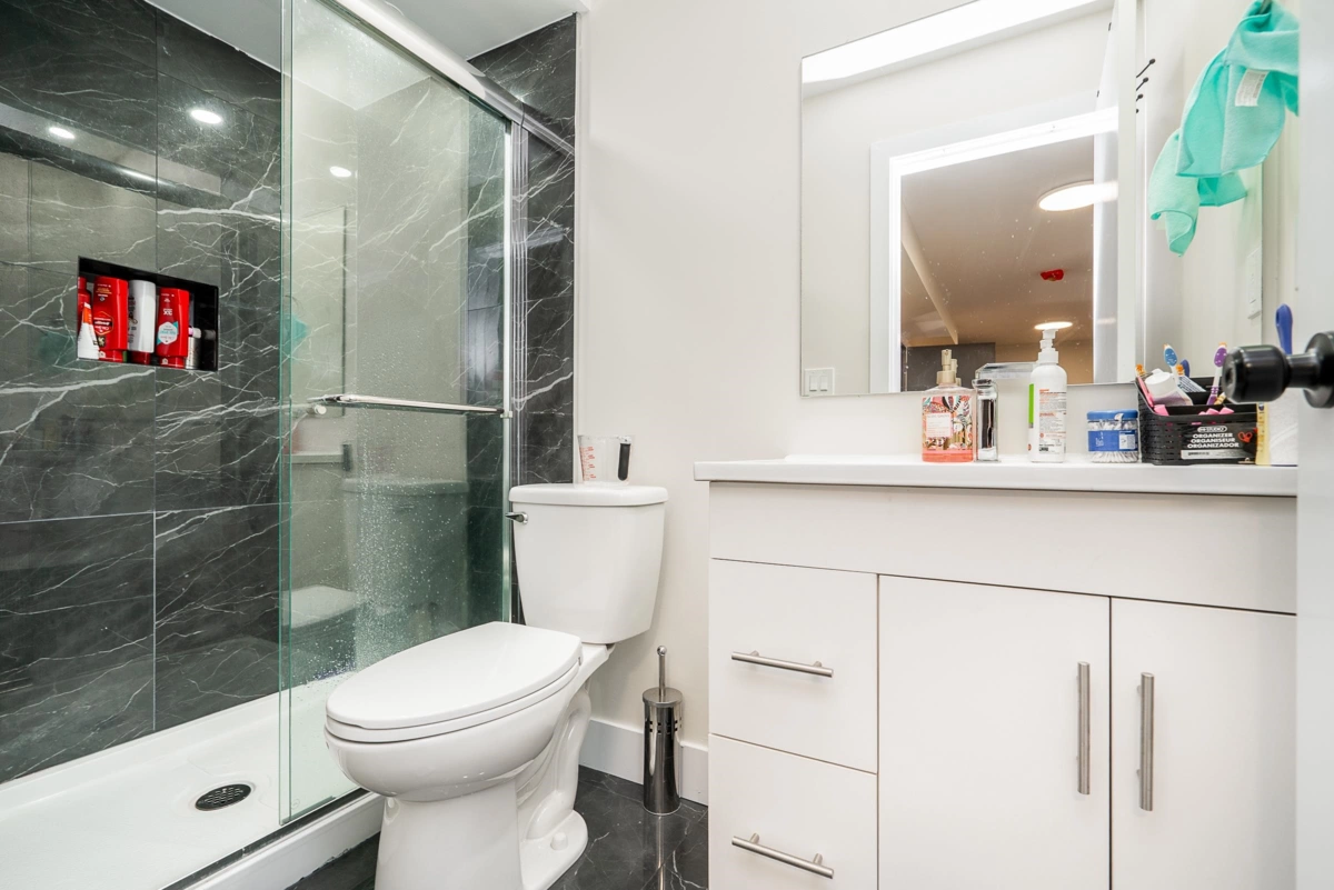 Laundry Room Photo of 17233 60 Avenue, Surrey, BC