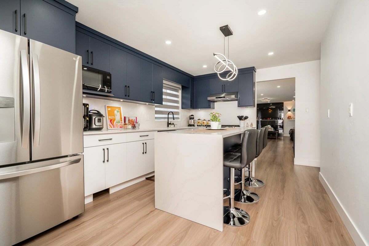 Living Room Photo of 17233 60 Avenue, Surrey, BC