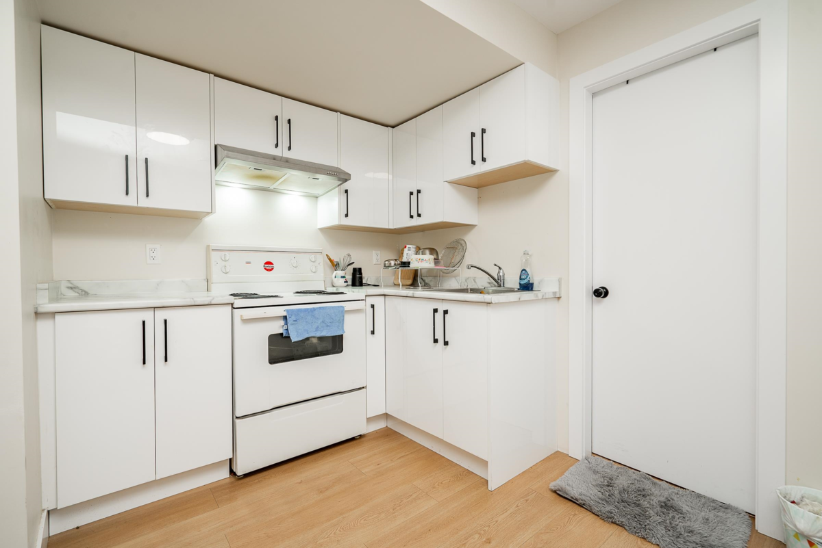 Mudroom Photo of 17233 60 Avenue, Surrey, BC
