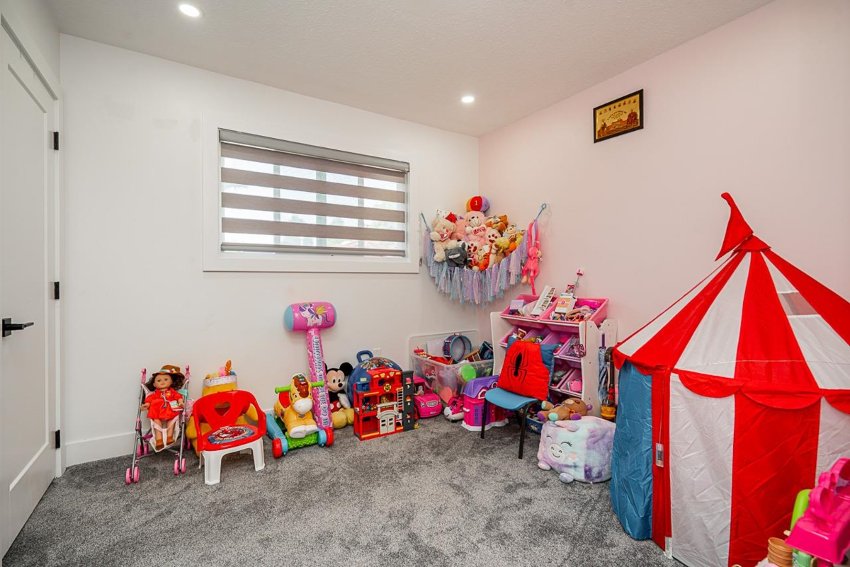 Powder Room Photo of 17233 60 Avenue, Surrey, BC