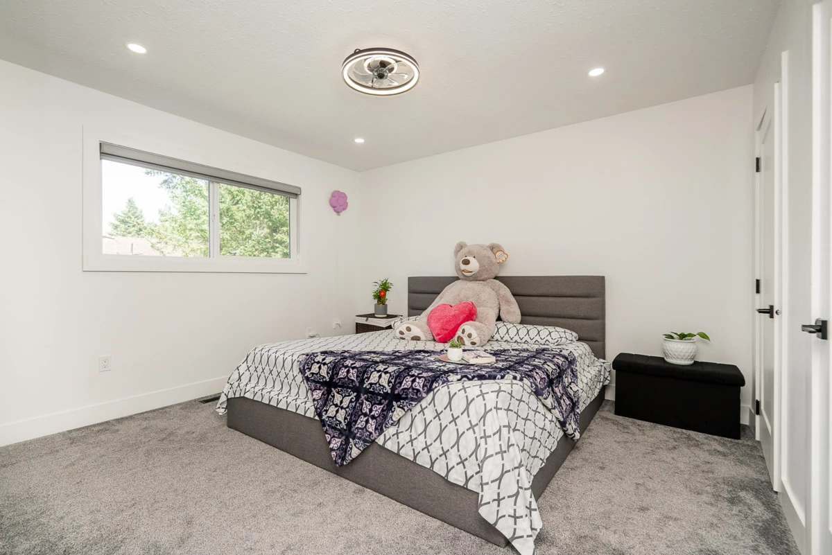 Primary Bathroom Photo of 17233 60 Avenue, Surrey, BC