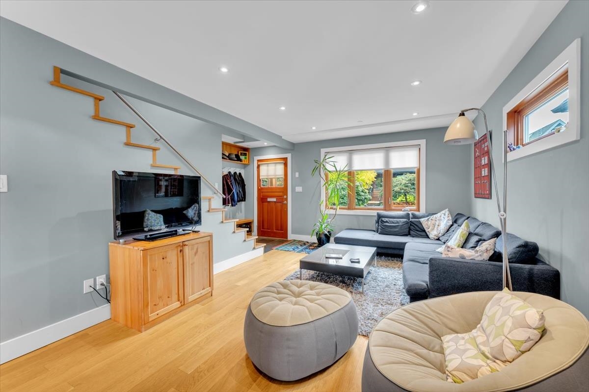 Breakfast Nook Photo of 57 W 17th Avenue, Vancouver, BC