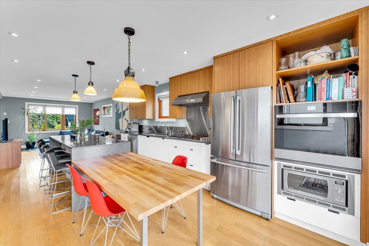 Dining Area Photo of 57 W 17th Avenue, Vancouver, BC
