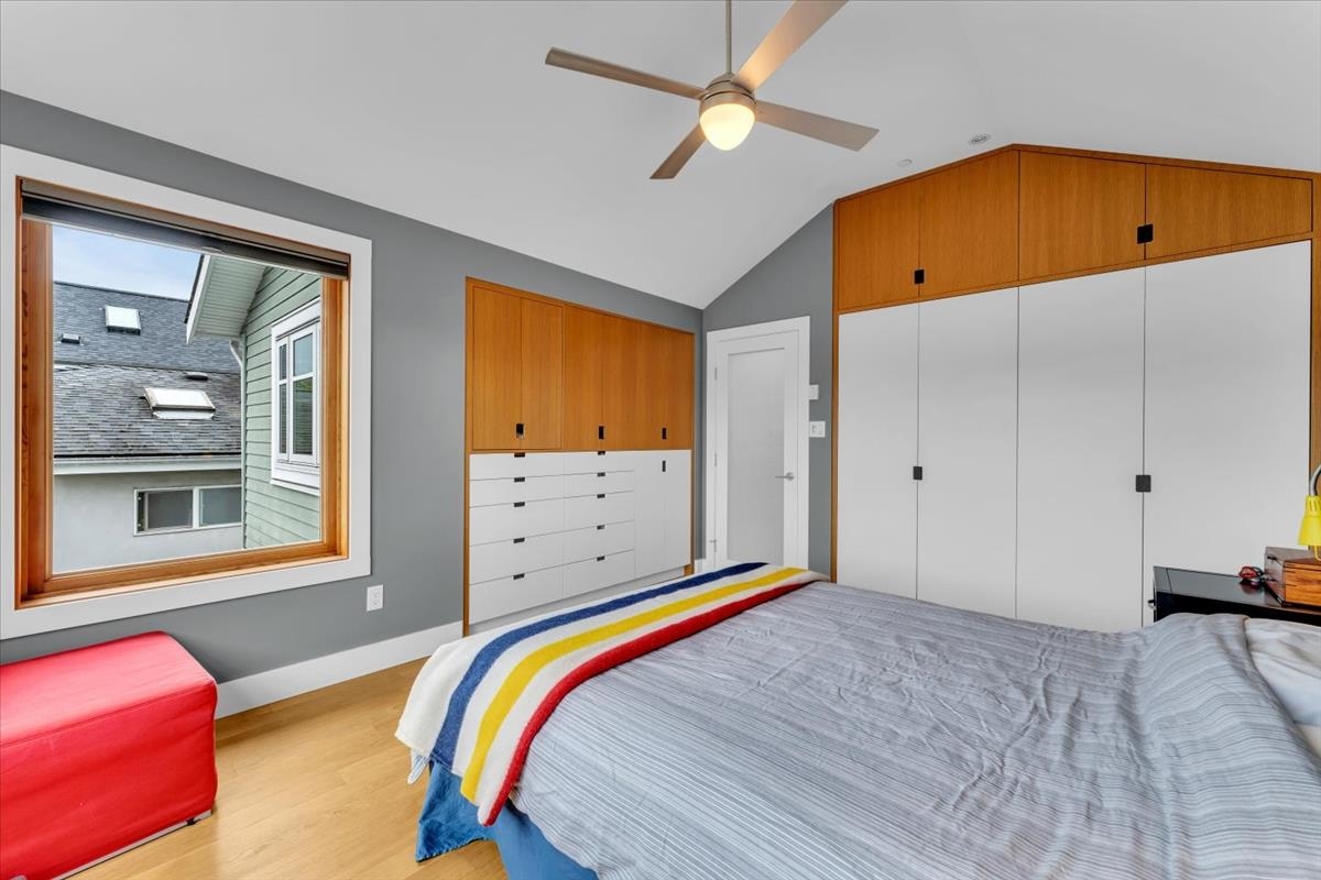 Entry Foyer Photo of 57 W 17th Avenue, Vancouver, BC