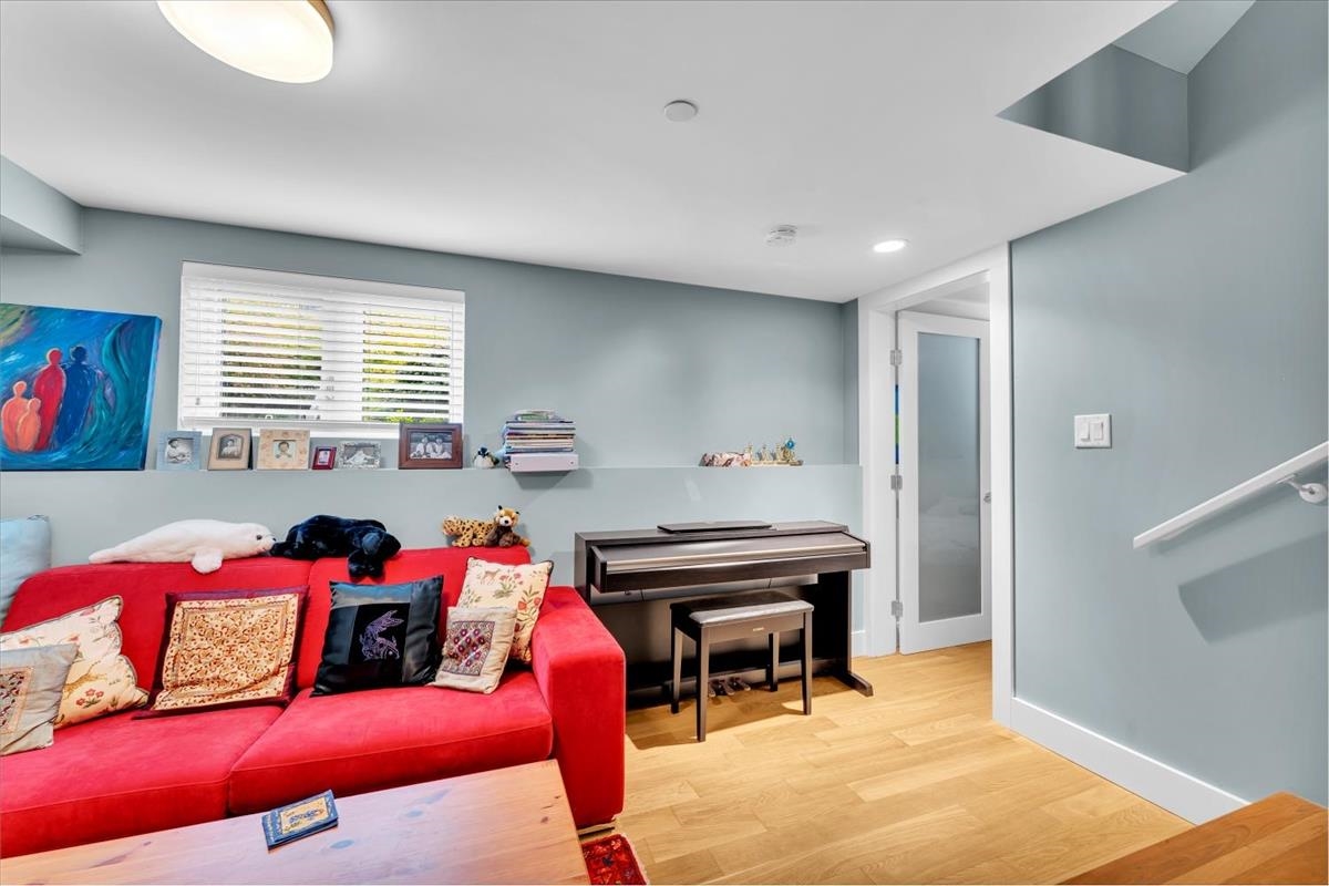 Garden / Landscaping Photo of 57 W 17th Avenue, Vancouver, BC