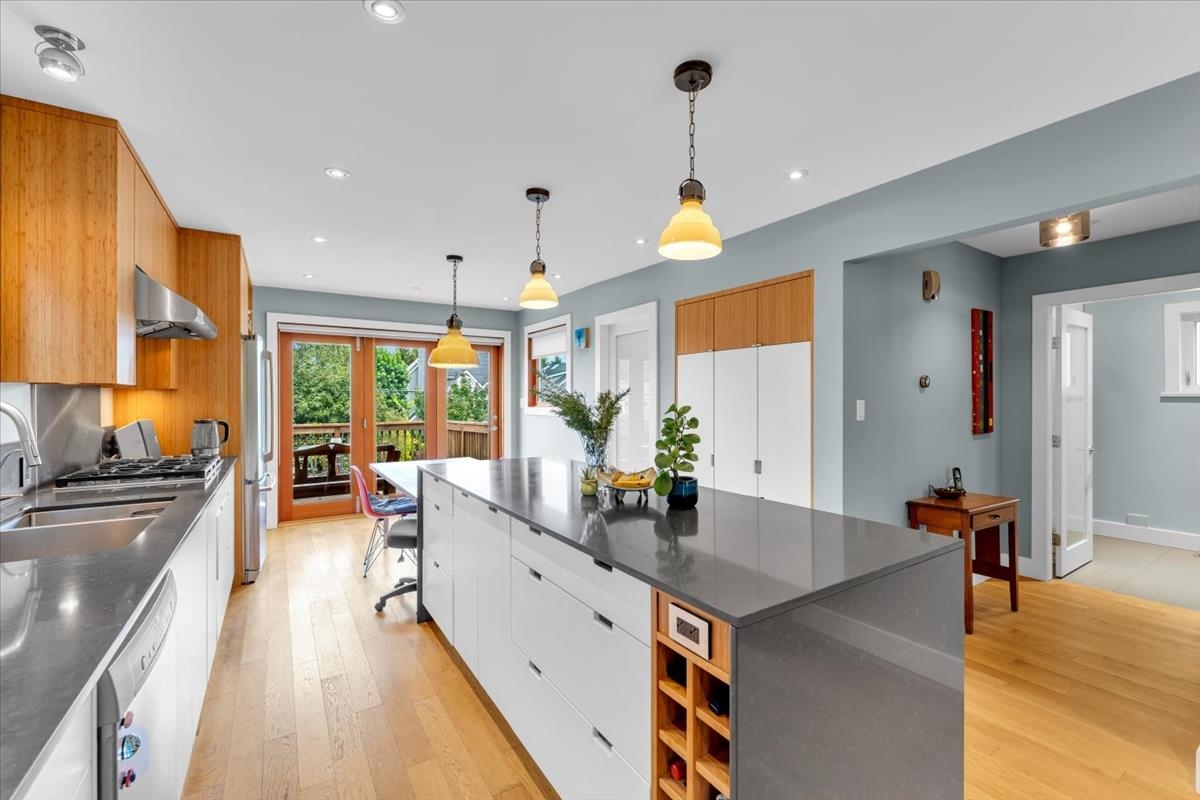 Living Room Photo of 57 W 17th Avenue, Vancouver, BC